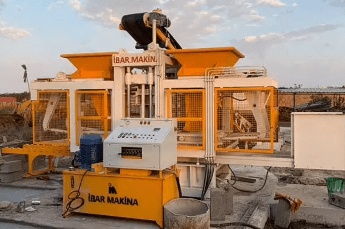 Machine à parpaings CBM 12-2 – Installation de Pavage Sénégal