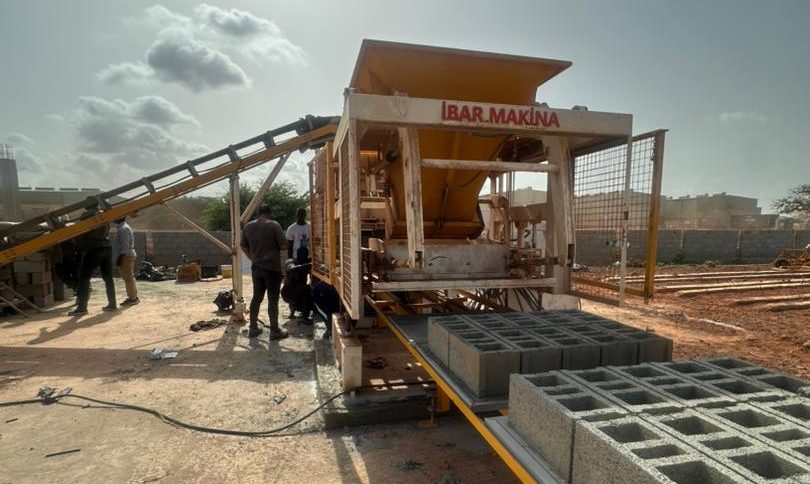 Pourquoi choisir une machine à parpaing fabriquée en Turquie ? Avantages, fiabilité et prix compétitifs